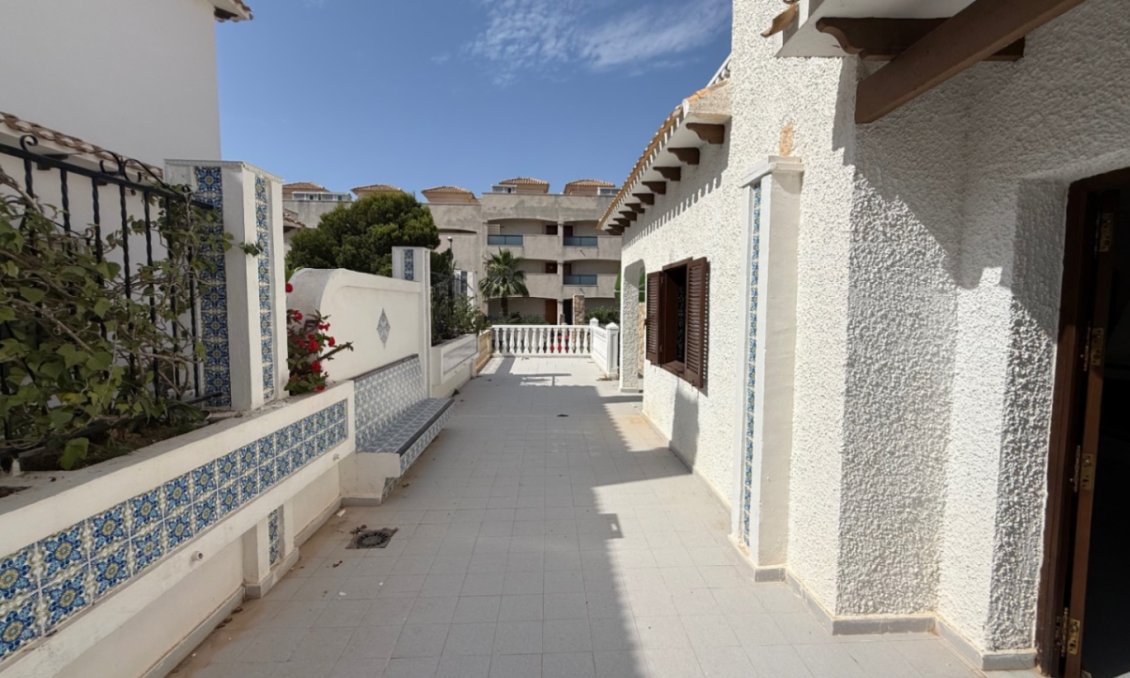 Segunda mano - Villa -
Orihuela - Inland