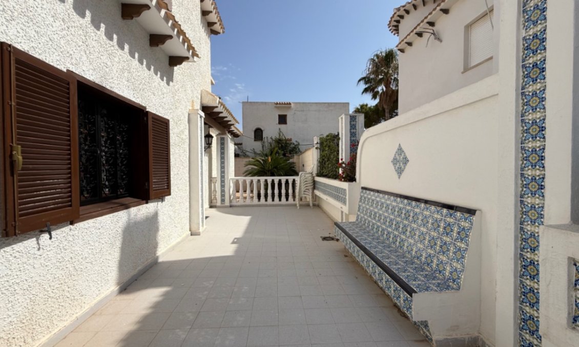 Segunda mano - Villa -
Orihuela - Inland