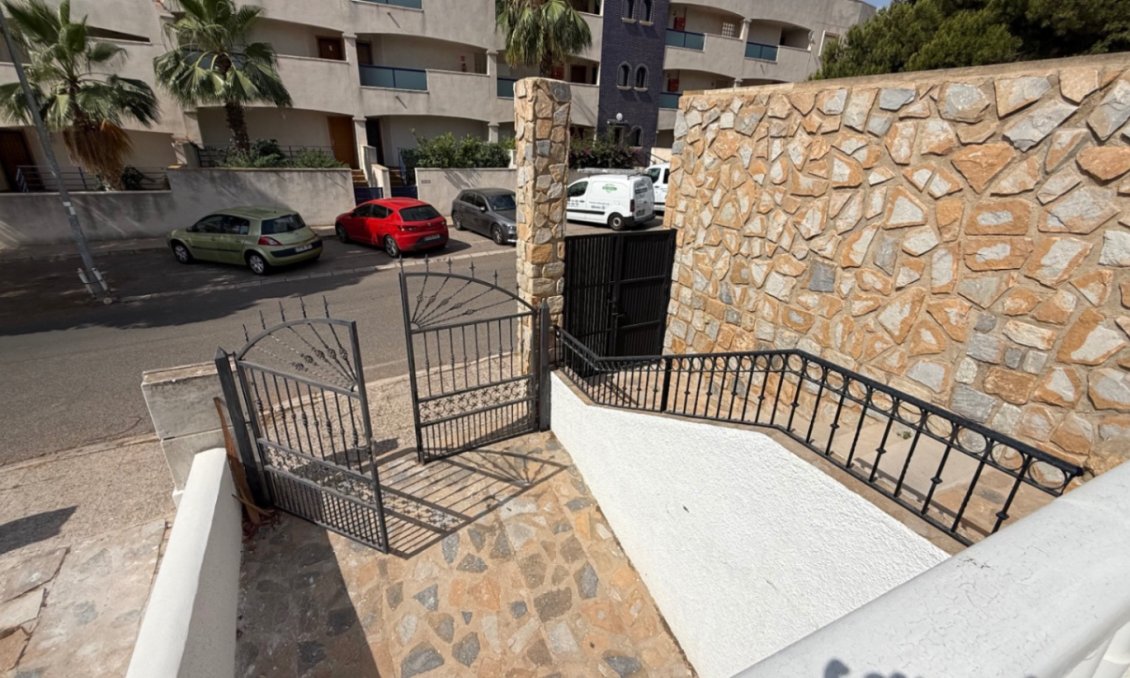 Segunda mano - Villa -
Orihuela - Inland