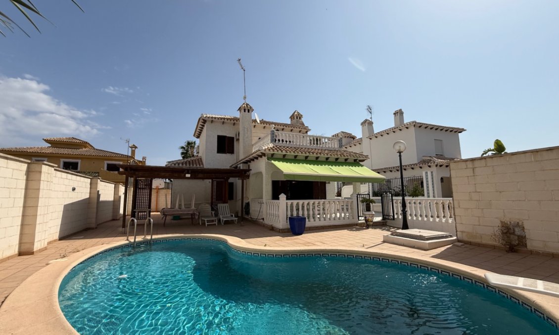 Segunda mano - Villa -
Orihuela - Inland