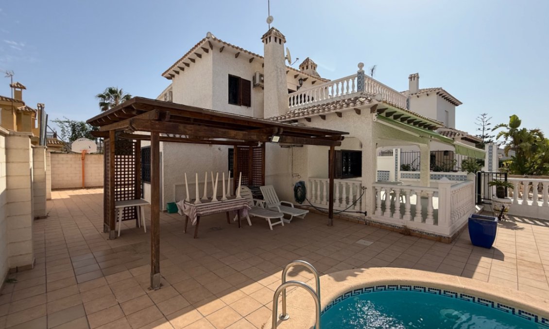 Segunda mano - Villa -
Orihuela - Inland