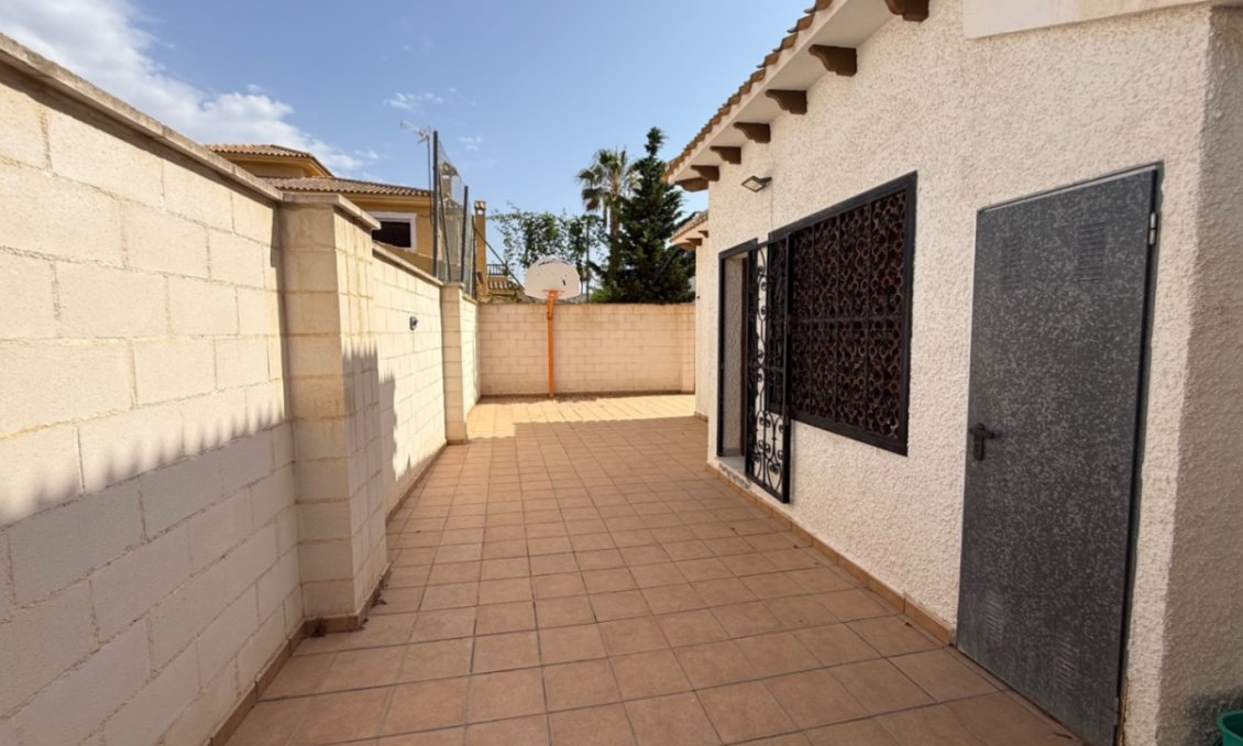 Segunda mano - Villa -
Orihuela - Inland
