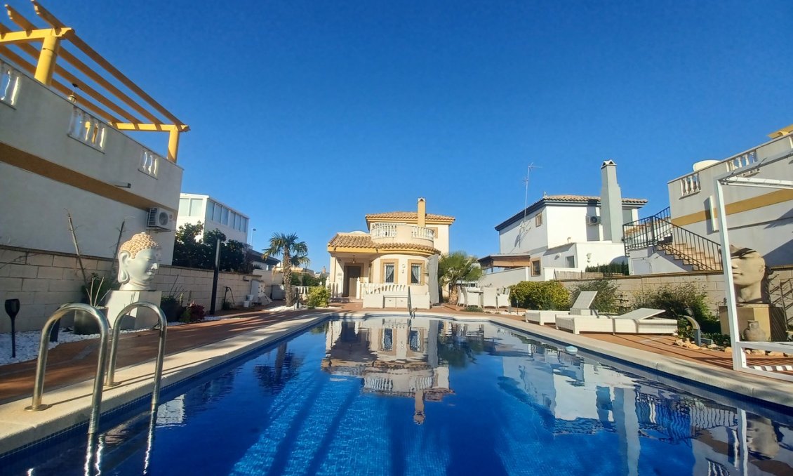 Segunda mano - Villa -
Sucina - Inland