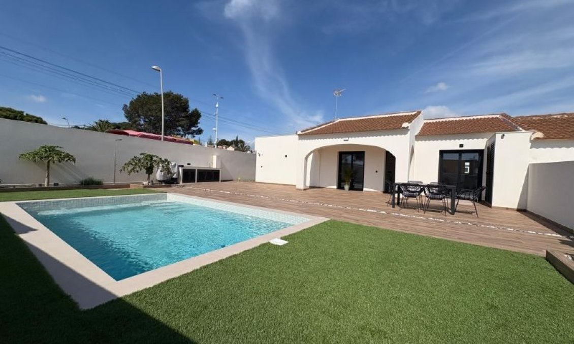 Segunda mano - Villa -
Torrevieja - Costa Blanca