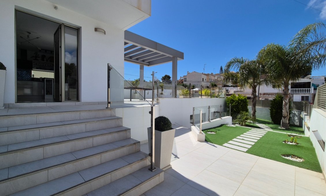 Segunda mano - Villa -
Torrevieja - Costa Blanca