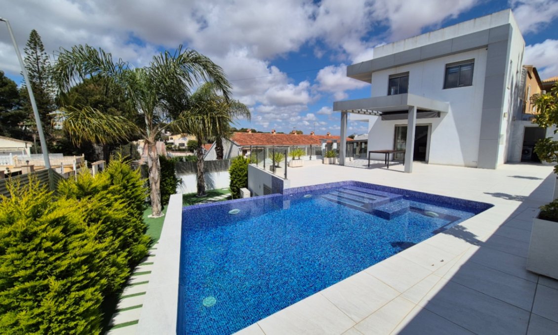 Segunda mano - Villa -
Torrevieja - Costa Blanca