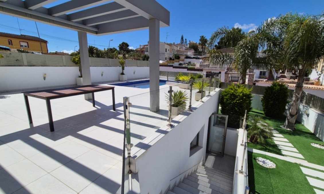 Segunda mano - Villa -
Torrevieja - Costa Blanca