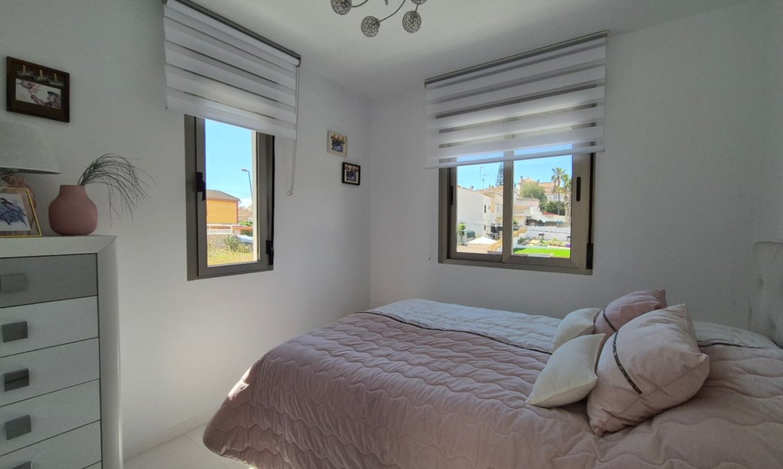 Segunda mano - Villa -
Torrevieja - Costa Blanca