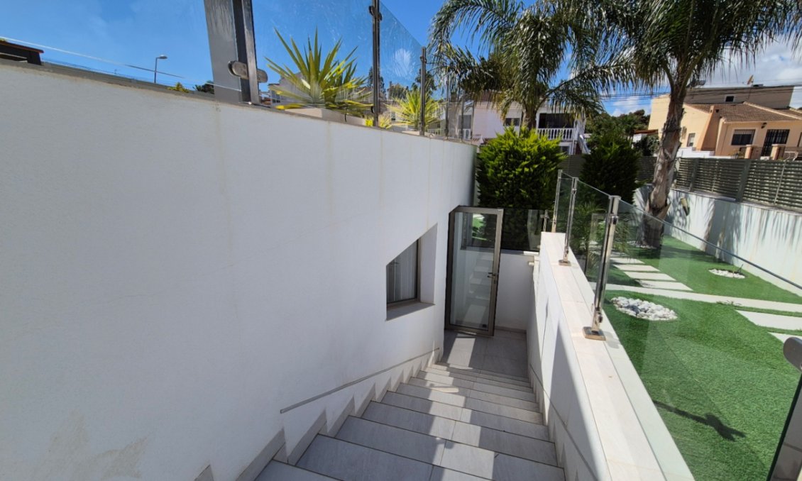 Segunda mano - Villa -
Torrevieja - Costa Blanca
