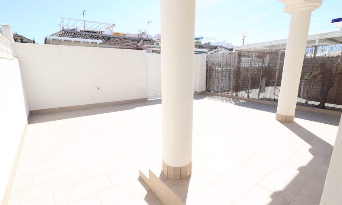 Segunda mano - Semi Detached -
El Chaparral - Inland