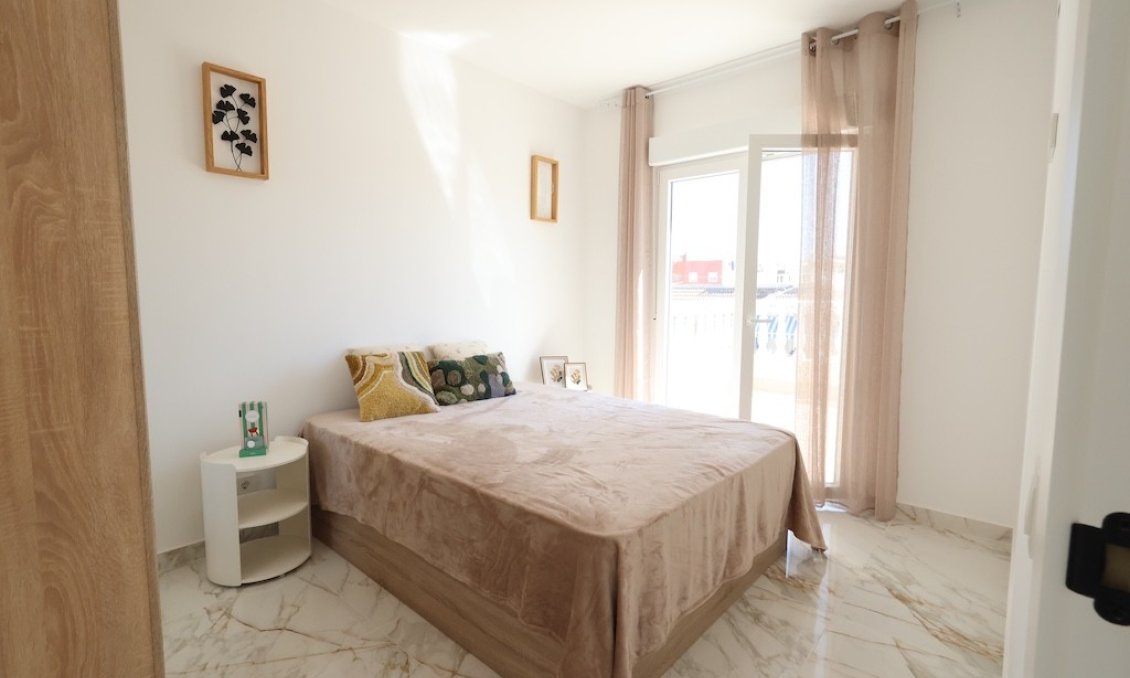 Segunda mano - Semi Detached -
El Chaparral - Inland