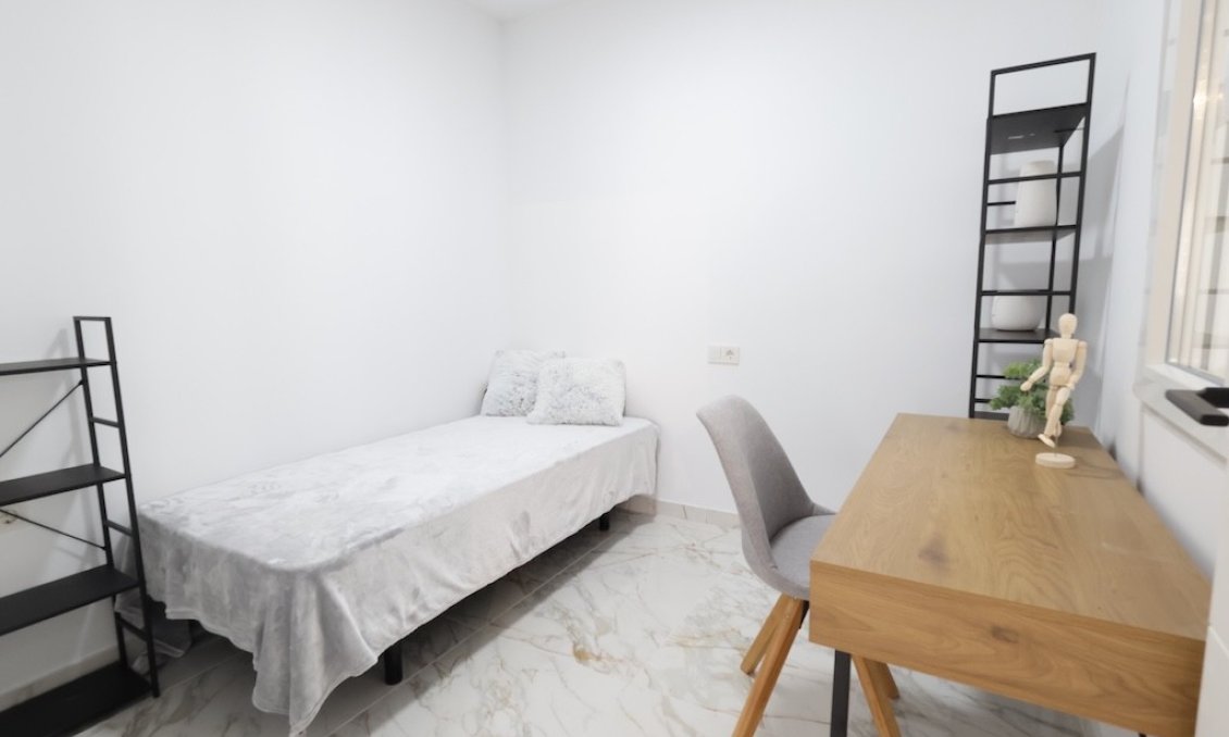 Segunda mano - Semi Detached -
El Chaparral - Inland