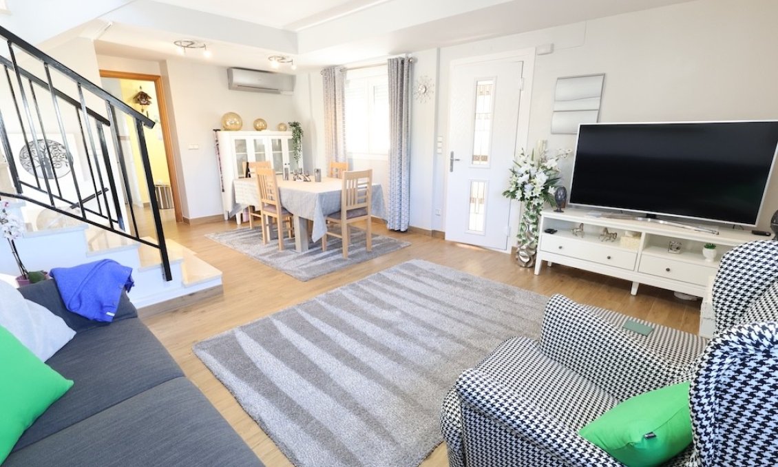 Használt Ingatlanok - Villa -
Cabo Roig - Costa Blanca