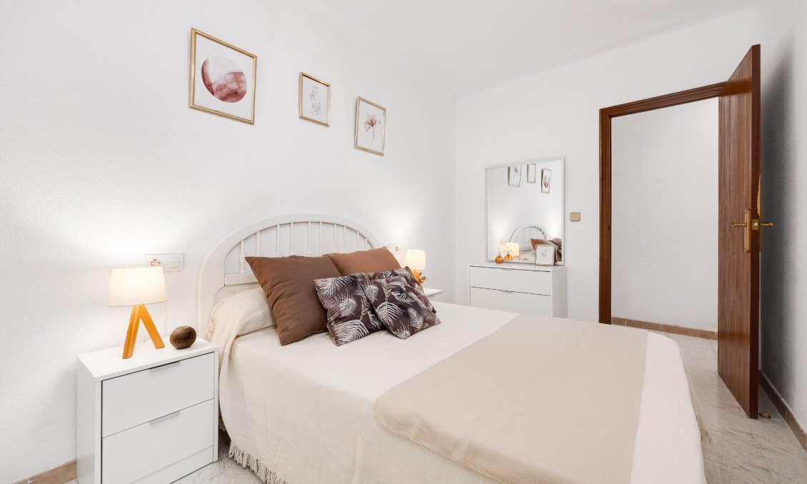Segunda mano - Apartamento -
Torrevieja - Estacion De Autobuses