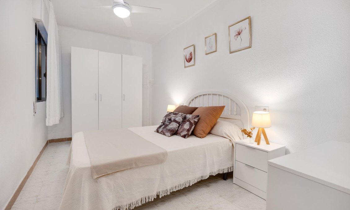 Segunda mano - Apartamento -
Torrevieja - Estacion De Autobuses