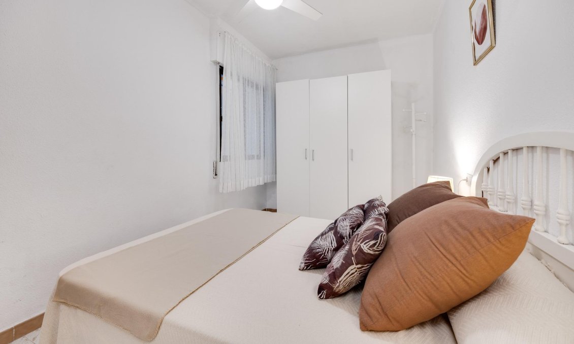 Segunda mano - Apartamento -
Torrevieja - Estacion De Autobuses
