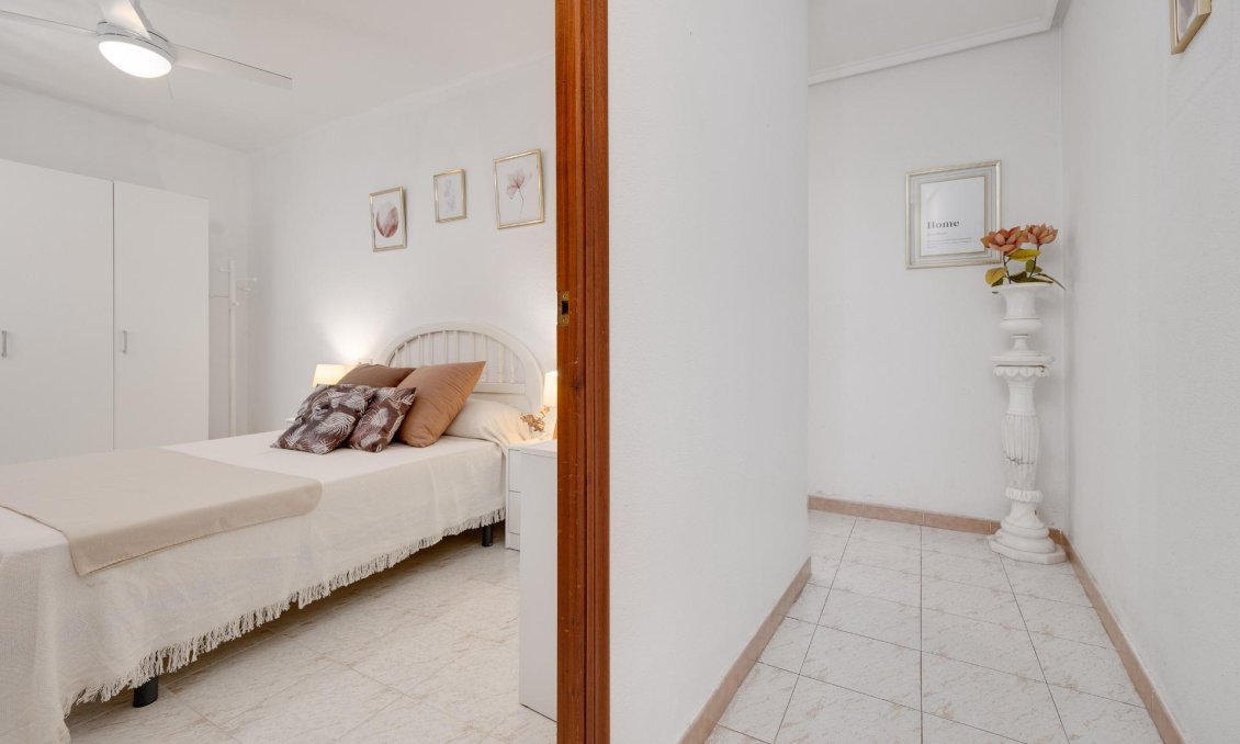 Segunda mano - Apartamento -
Torrevieja - Estacion De Autobuses