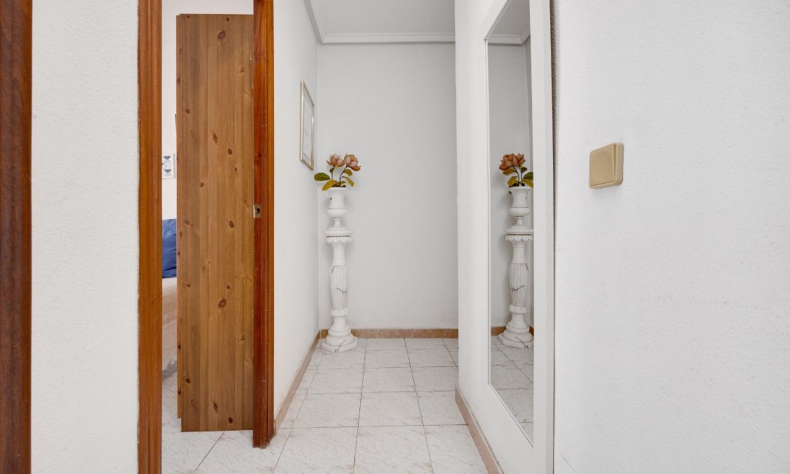Segunda mano - Apartamento -
Torrevieja - Estacion De Autobuses
