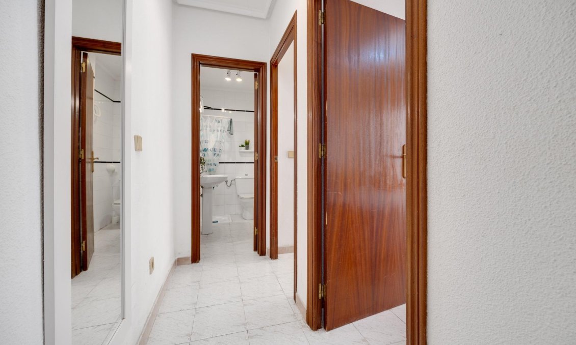 Segunda mano - Apartamento -
Torrevieja - Estacion De Autobuses