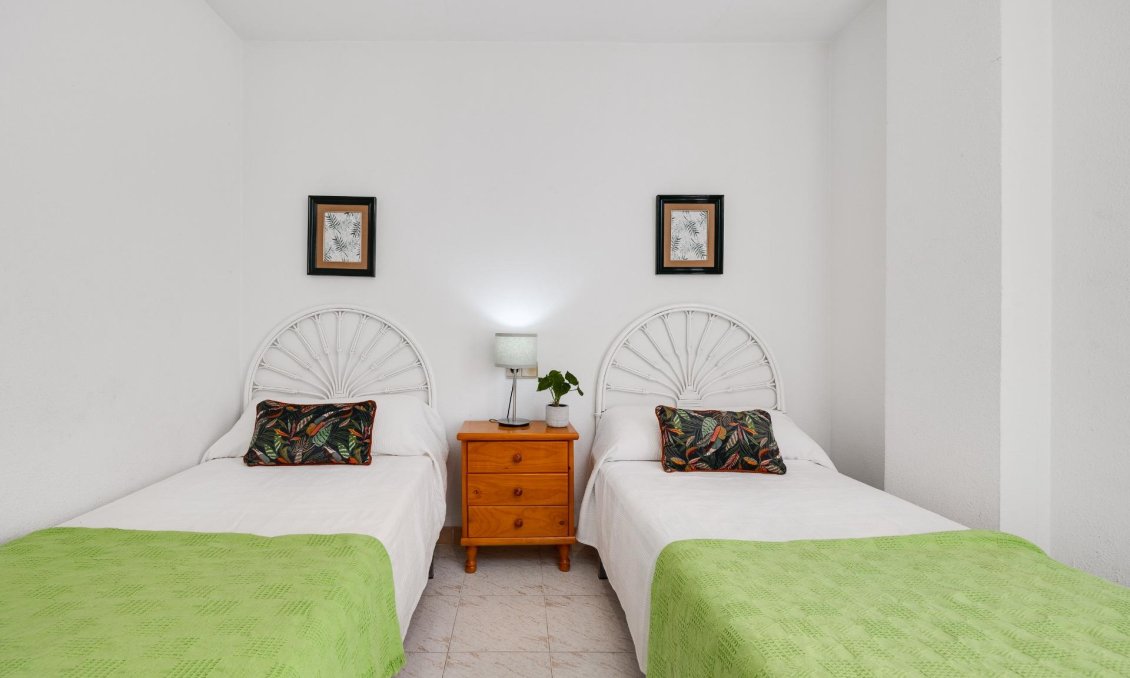 Segunda mano - Apartamento -
Torrevieja - Estacion De Autobuses