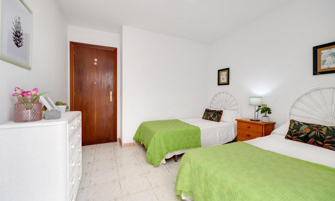 Segunda mano - Apartamento -
Torrevieja - Estacion De Autobuses