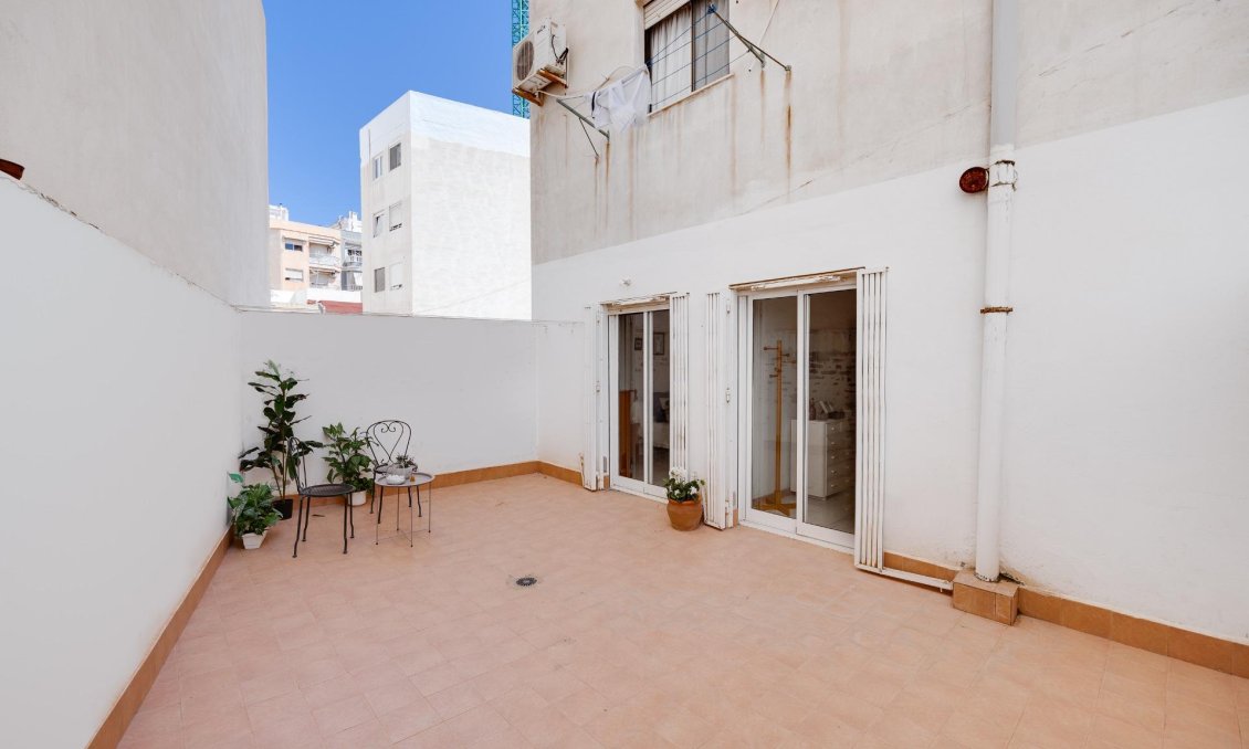 Segunda mano - Apartamento -
Torrevieja - Estacion De Autobuses