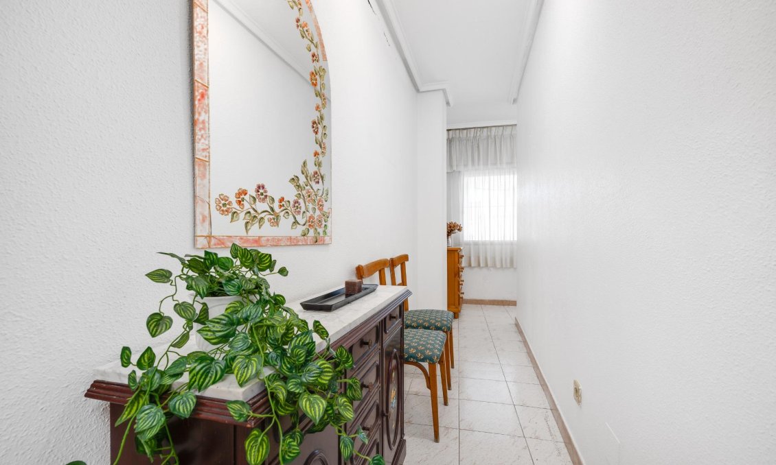 Segunda mano - Apartamento -
Torrevieja - Estacion De Autobuses