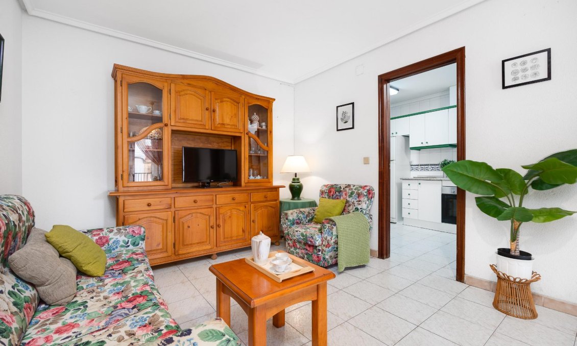 Segunda mano - Apartamento -
Torrevieja - Estacion De Autobuses