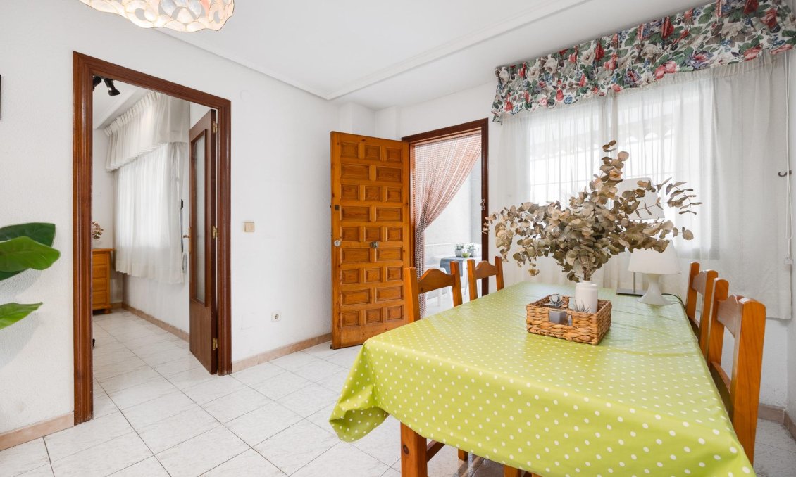 Segunda mano - Apartamento -
Torrevieja - Estacion De Autobuses