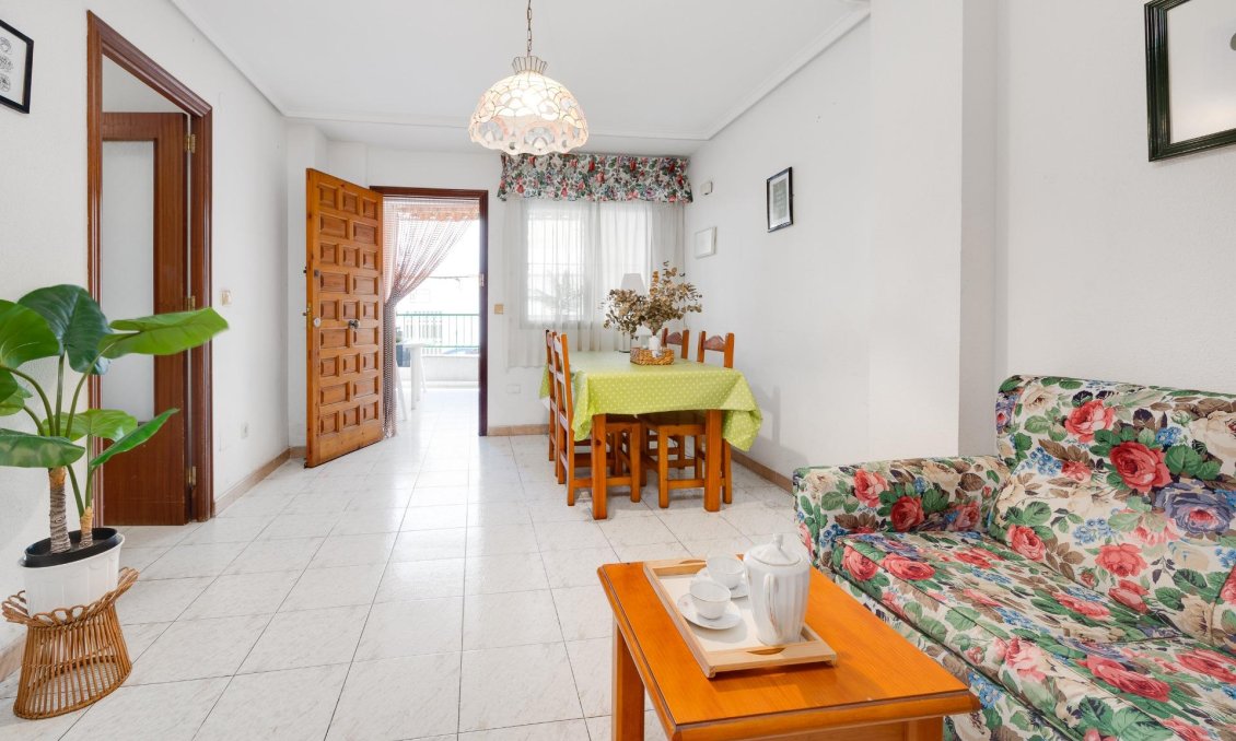 Segunda mano - Apartamento -
Torrevieja - Estacion De Autobuses