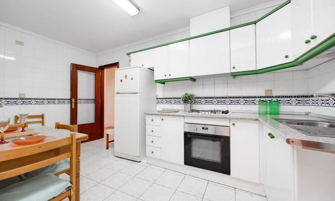 Segunda mano - Apartamento -
Torrevieja - Estacion De Autobuses