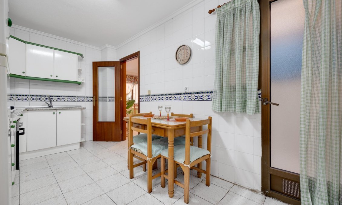 Segunda mano - Apartamento -
Torrevieja - Estacion De Autobuses