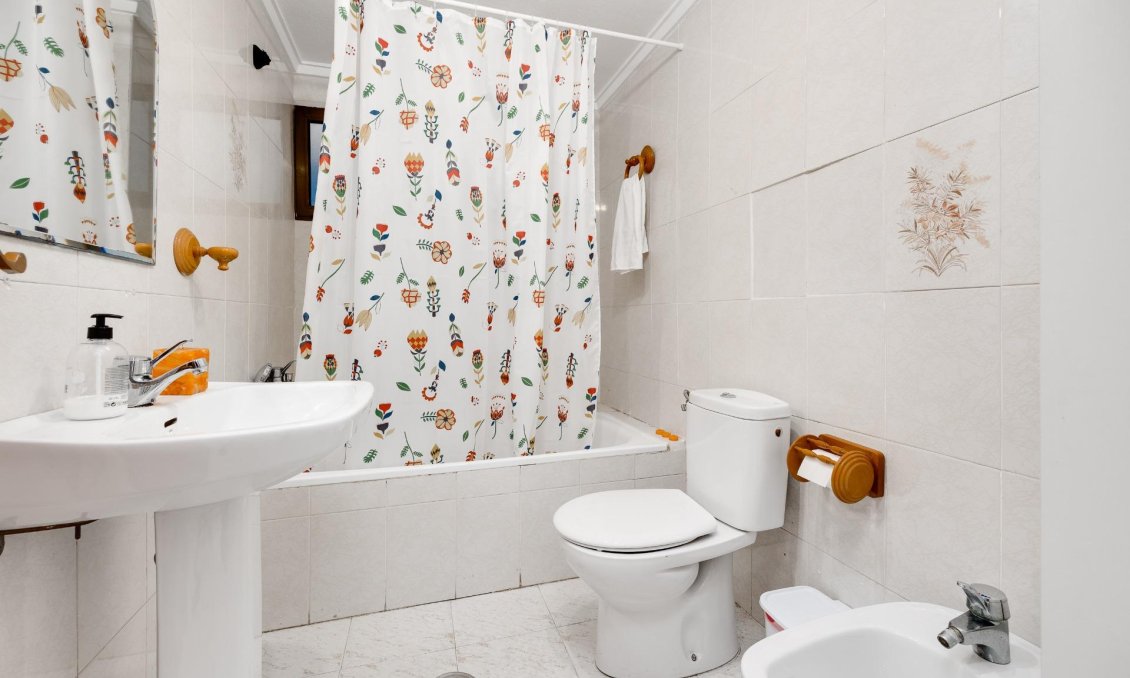 Segunda mano - Apartamento -
Torrevieja - Estacion De Autobuses
