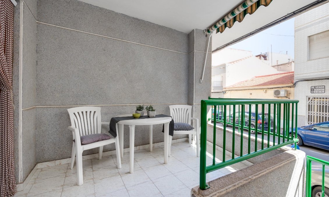 Segunda mano - Apartamento -
Torrevieja - Estacion De Autobuses