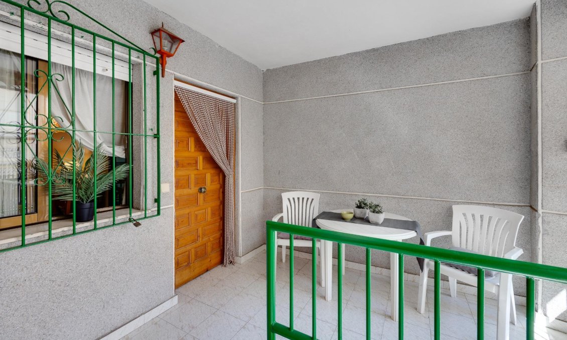 Segunda mano - Apartamento -
Torrevieja - Estacion De Autobuses