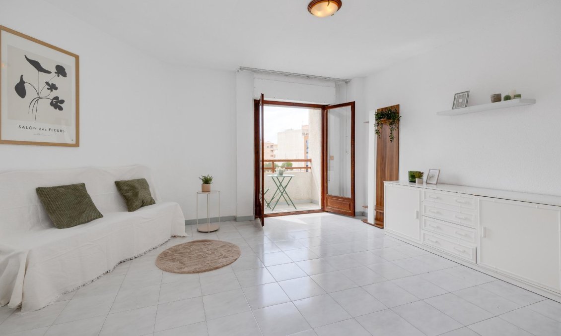 Segunda mano - Apartamento -
Torrevieja - Estacion De Autobuses