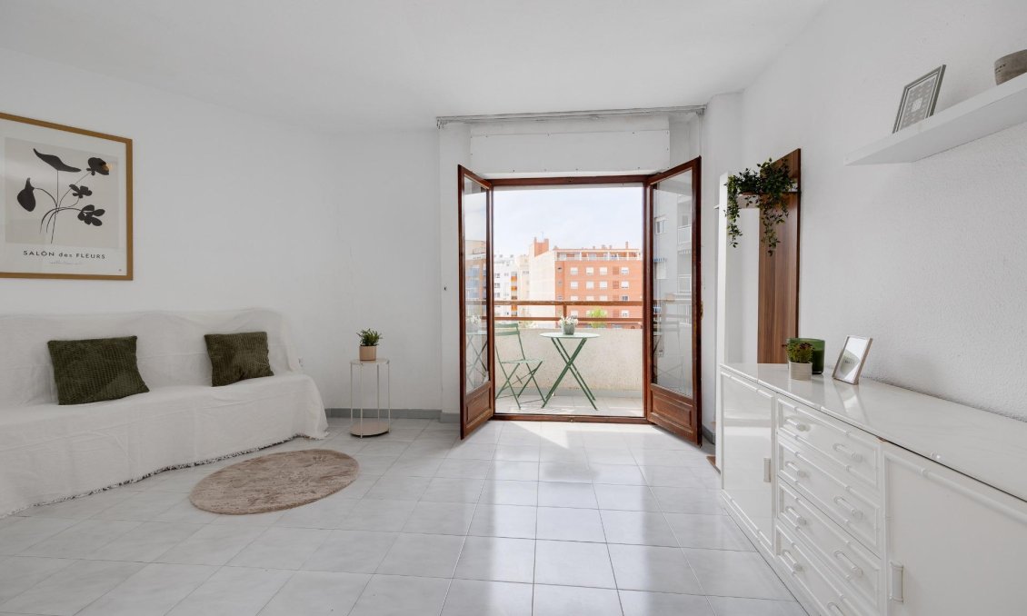 Segunda mano - Apartamento -
Torrevieja - Estacion De Autobuses