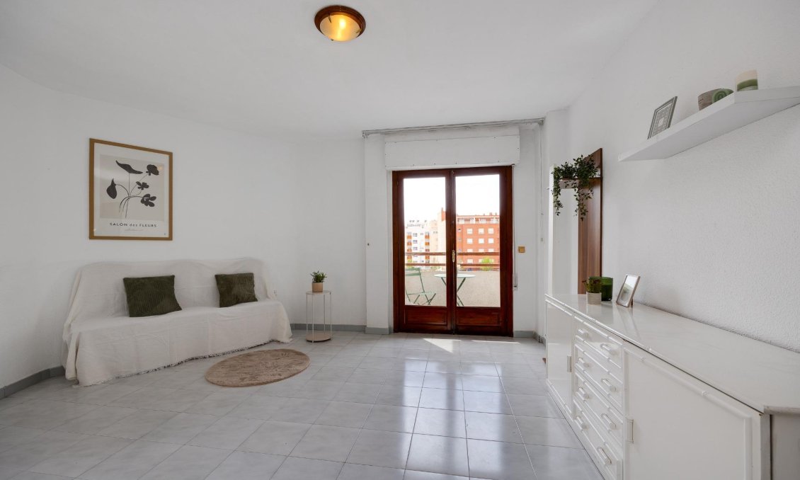 Segunda mano - Apartamento -
Torrevieja - Estacion De Autobuses