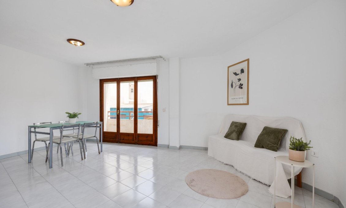 Segunda mano - Apartamento -
Torrevieja - Estacion De Autobuses