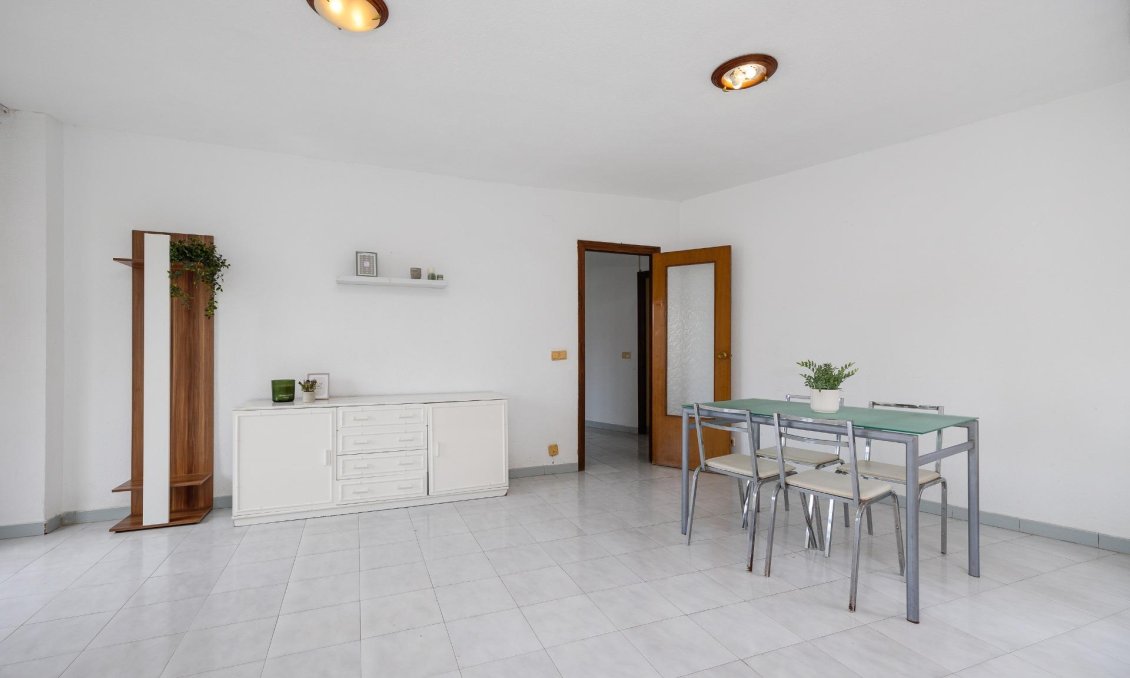 Segunda mano - Apartamento -
Torrevieja - Estacion De Autobuses