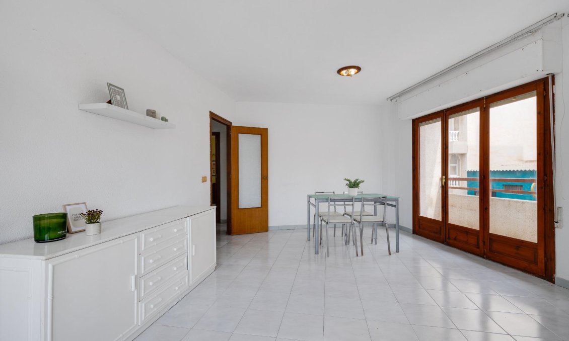 Segunda mano - Apartamento -
Torrevieja - Estacion De Autobuses