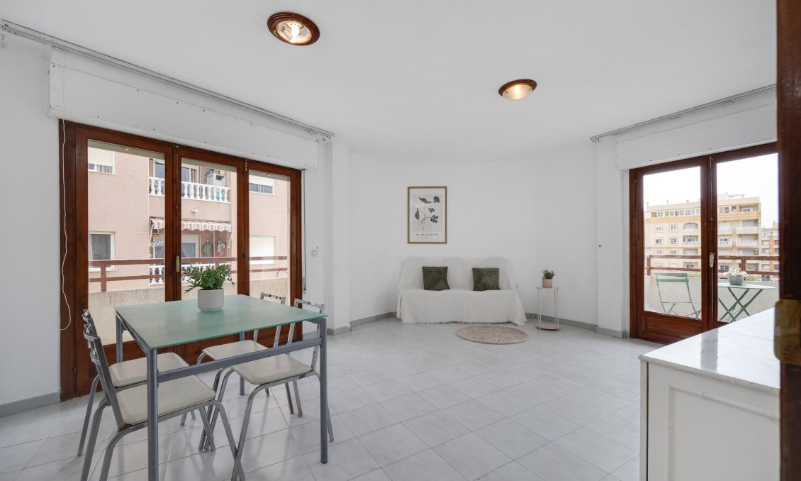 Segunda mano - Apartamento -
Torrevieja - Estacion De Autobuses
