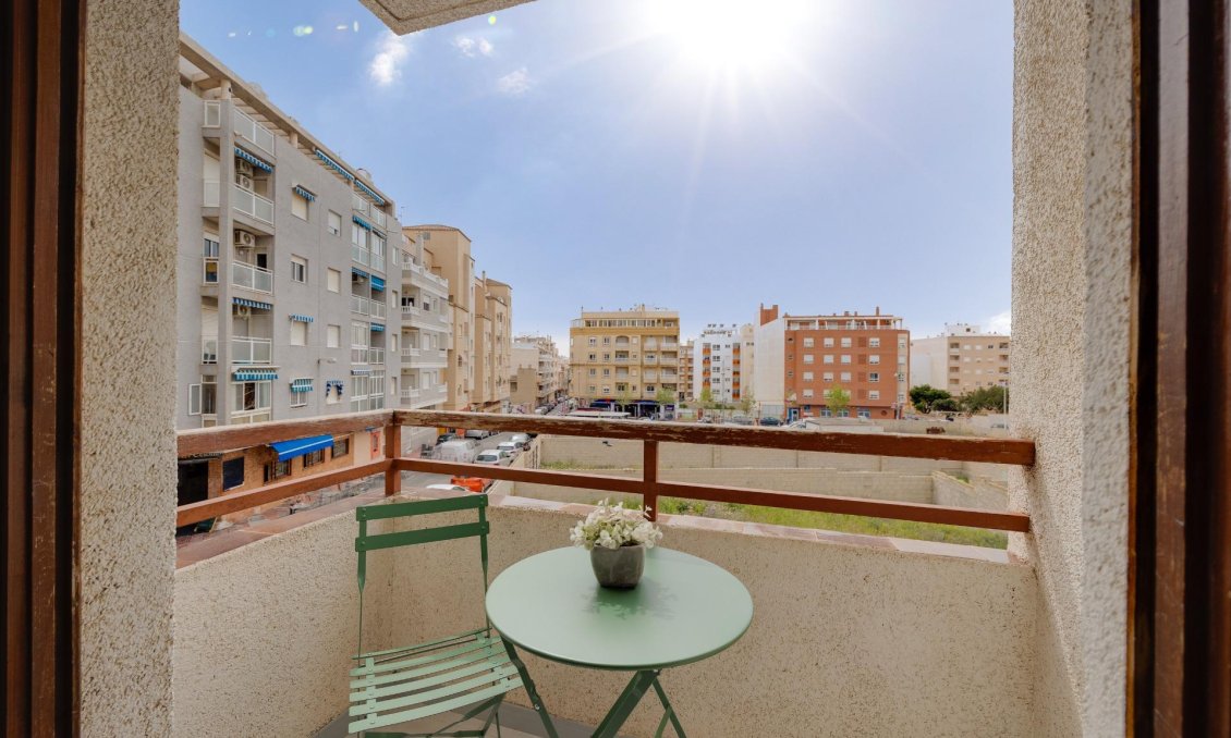 Segunda mano - Apartamento -
Torrevieja - Estacion De Autobuses