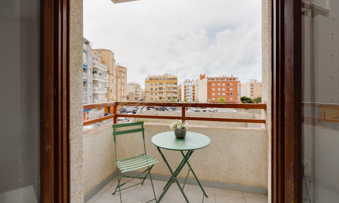 Segunda mano - Apartamento -
Torrevieja - Estacion De Autobuses