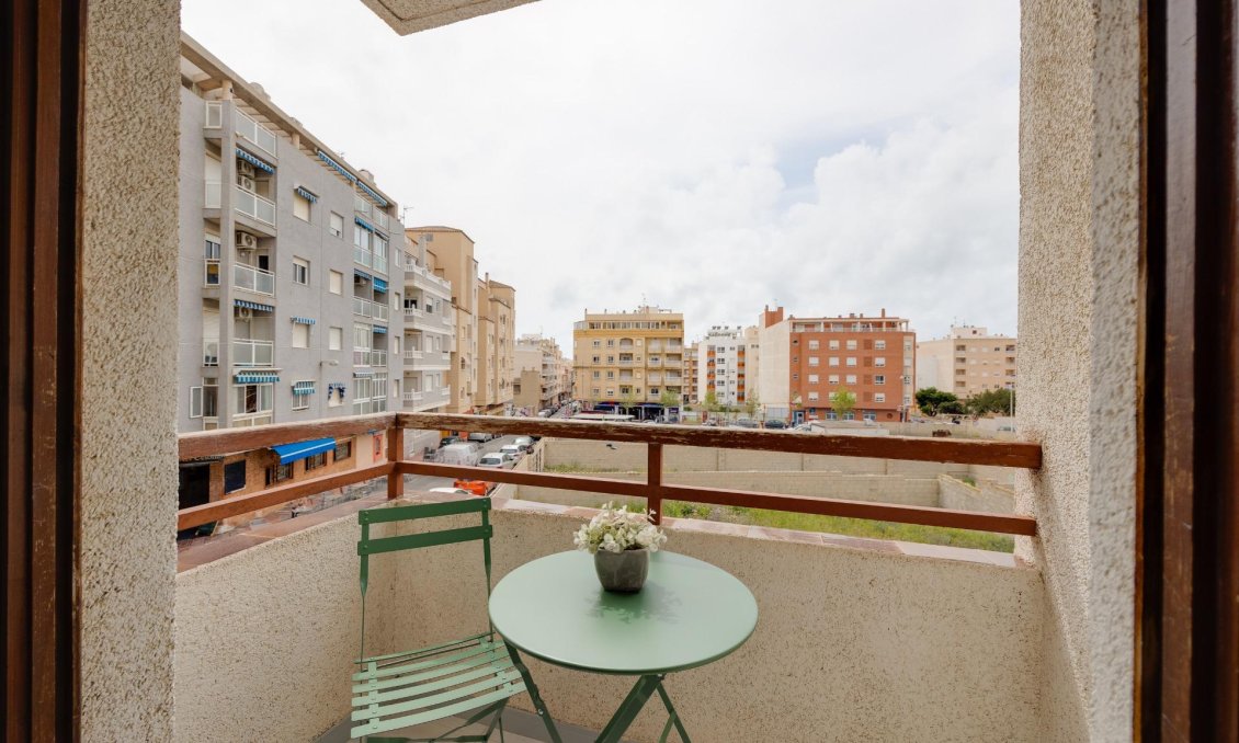 Segunda mano - Apartamento -
Torrevieja - Estacion De Autobuses