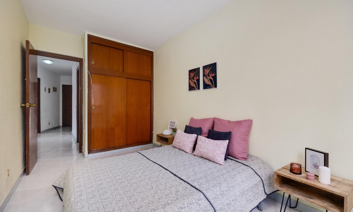Segunda mano - Apartamento -
Torrevieja - Estacion De Autobuses