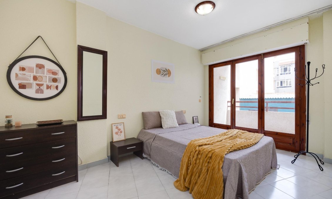 Segunda mano - Apartamento -
Torrevieja - Estacion De Autobuses