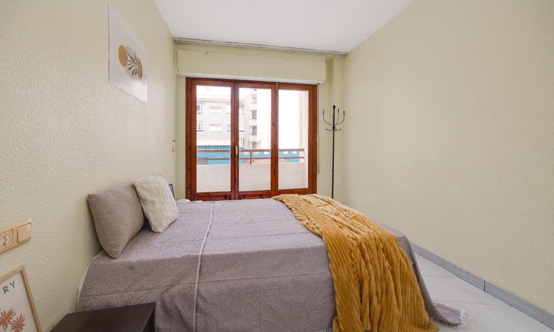 Segunda mano - Apartamento -
Torrevieja - Estacion De Autobuses