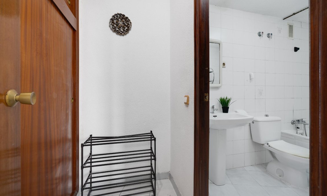 Segunda mano - Apartamento -
Torrevieja - Estacion De Autobuses