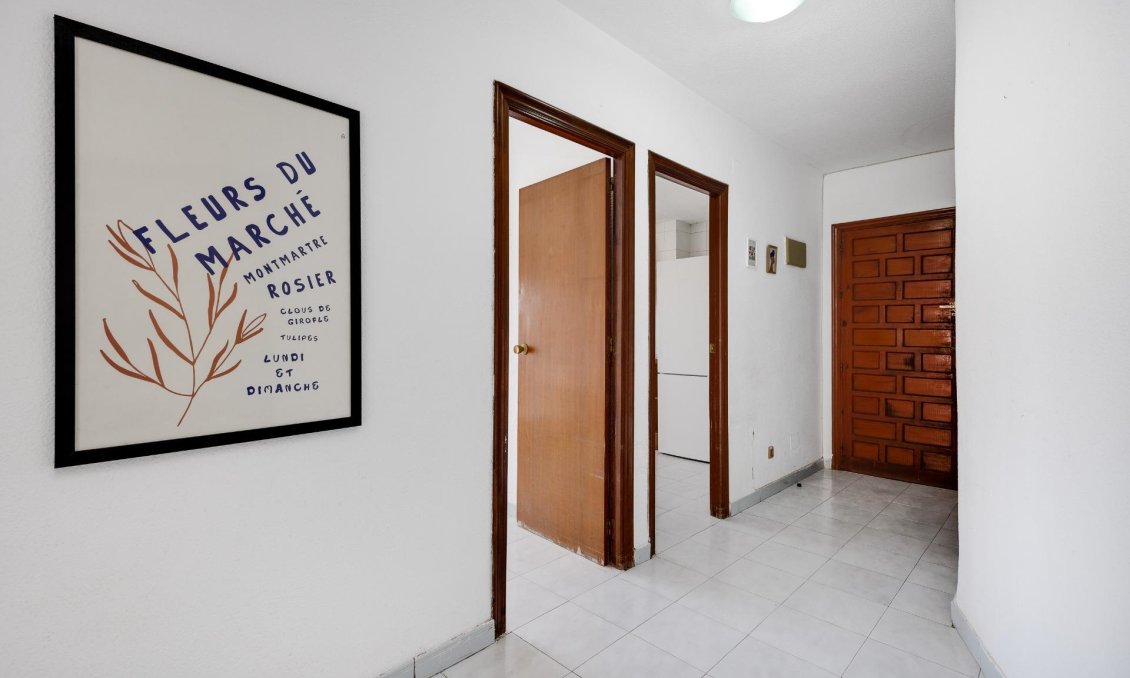 Segunda mano - Apartamento -
Torrevieja - Estacion De Autobuses